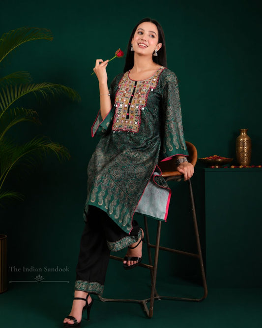 Women's Emerald Green Embroidered Kurta Pant Set